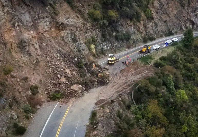 Sigue cortada la Ruta 40 y habilitan caminos alternativos