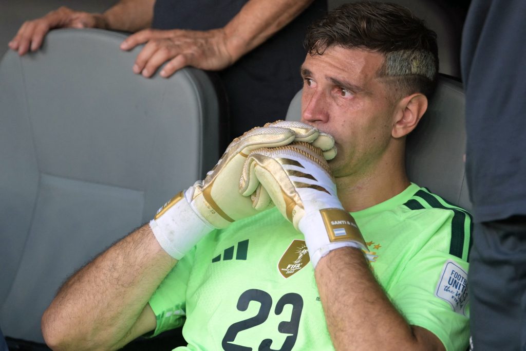 Dibu Martínez dejó en duda su futuro en la Selección