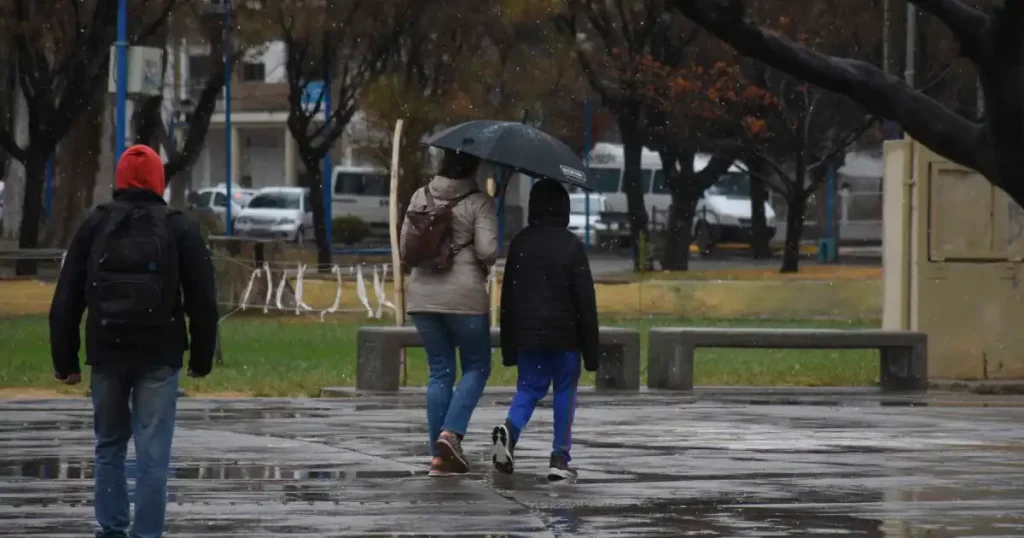 Más de diez días de lluvias complican el mantenimiento de las calles