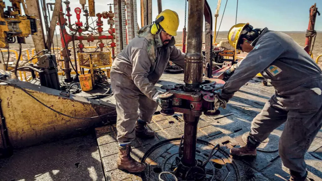 Nuevo acuerdo laboral modifica el esquema de productividad petrolera