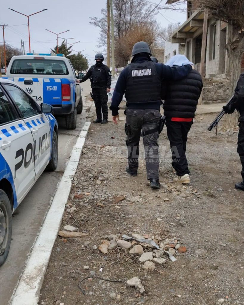 Dos detenidos y más de 380 dosis de cocaína en Zapala