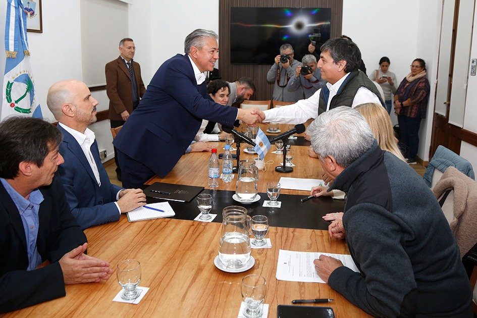 Gobierno y gremios firmaron el acuerdo salarial del segundo semestre