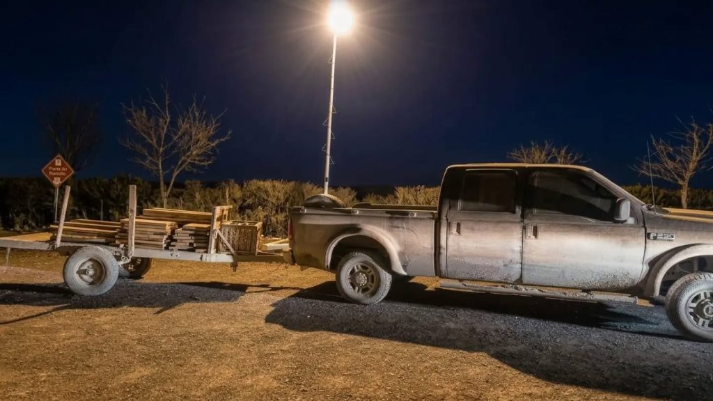 Los atraparon con caños que habían robado de un yacimiento