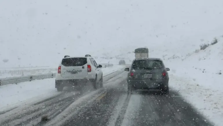 Rutas: nieve, lluvias y pasos fronterizos cerrados