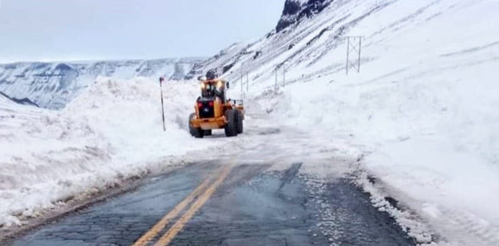Pino Hachado permanece cerrado por nieve y recomiendan circular con cadenas