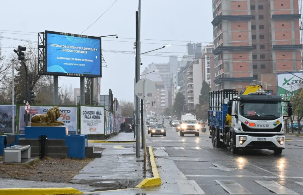 Pantallas LED: habrá límites, controles y publicidad de bien público