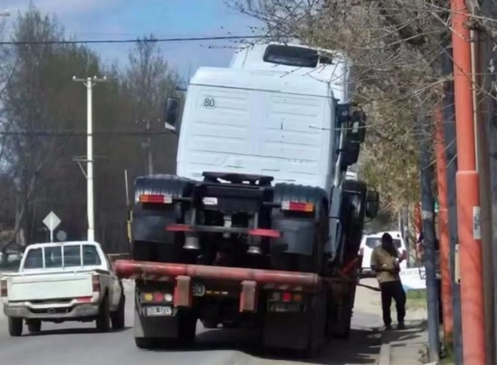 Murió un hombre tras un accidente con un camión mosquito en Cipolletti