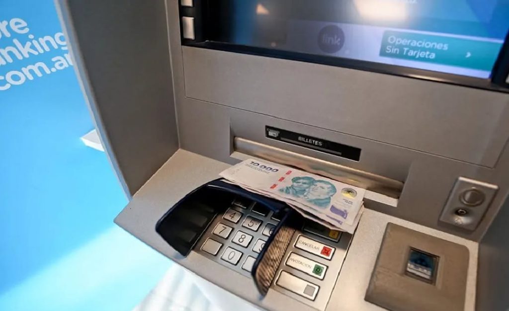 El 18 de septiembre depositarán el bono y la ropa de trabajo a estatales