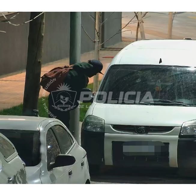 Intentaba abrir vehículos estacionados y fue detectado por las cámaras