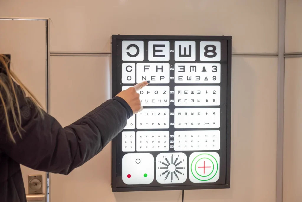 Vuelven los operativos móviles para controles de visión y entrega de anteojos