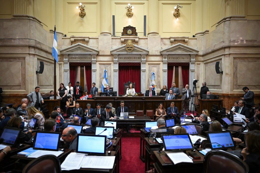 Nuevo aumento: los senadores cobrarán más de $13 millones