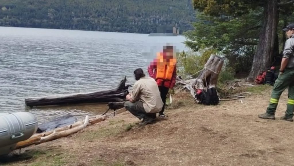 Un operativo por tierra y agua permitió encontrar al niño perdido en el Parque Nahuel Huapi
