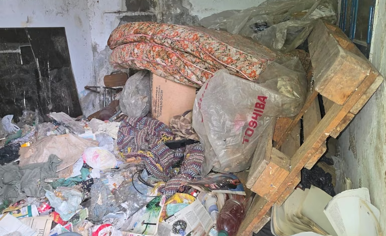 Un operativo de limpieza permitió recuperar una vivienda con años de acumulación