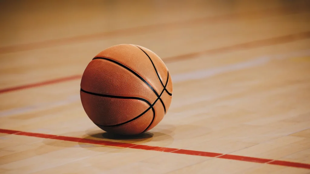 El Gigante del Este renovará su cancha con un piso preparado para básquet de alto nivel