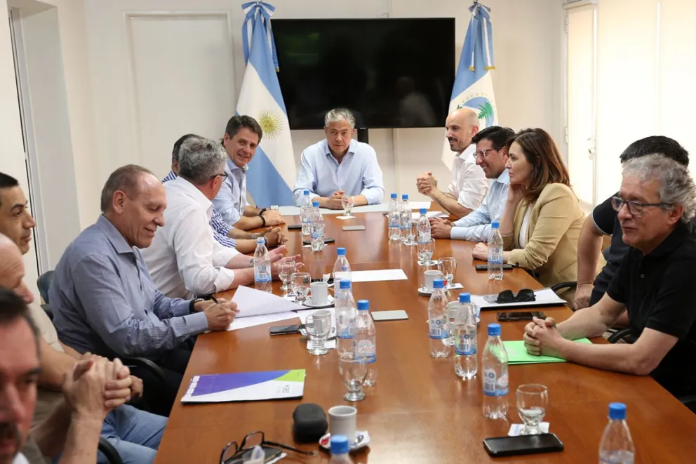 Figueroa acordó con municipios y cooperativas ampliar la rebaja del 30% en la electricidad