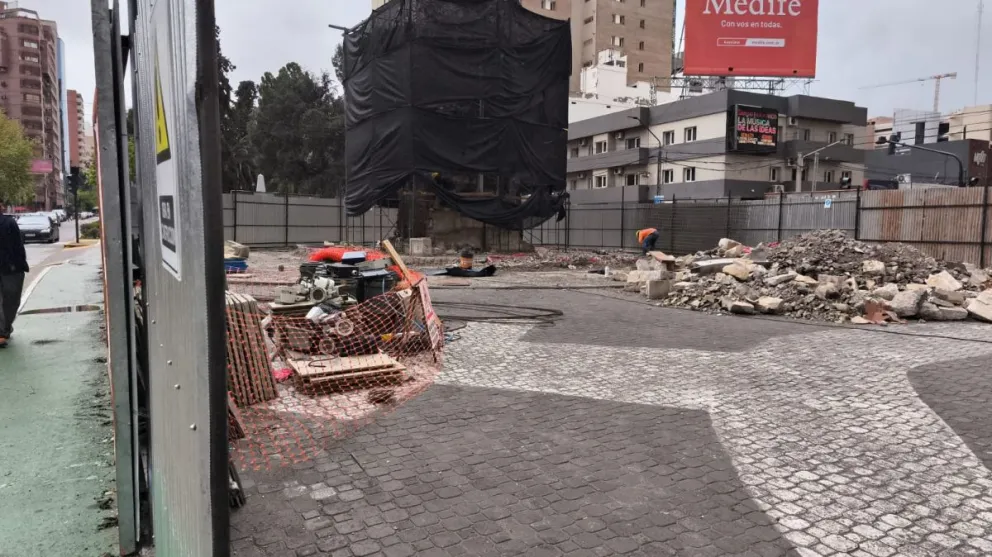 Las obras en el monumento a San Martín incluyen una nueva fuente de agua