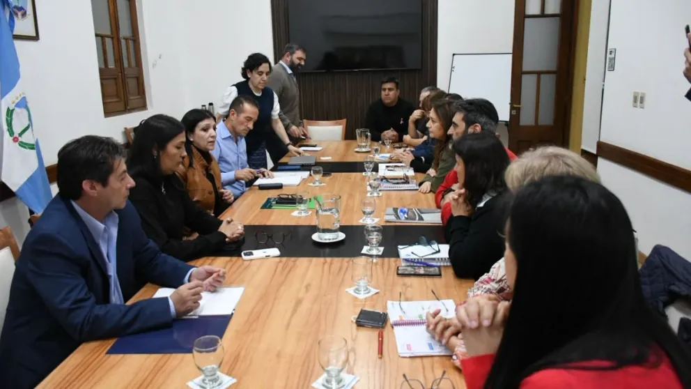 El Ejecutivo neuquino busca anticipar el acuerdo salarial docente para 2027