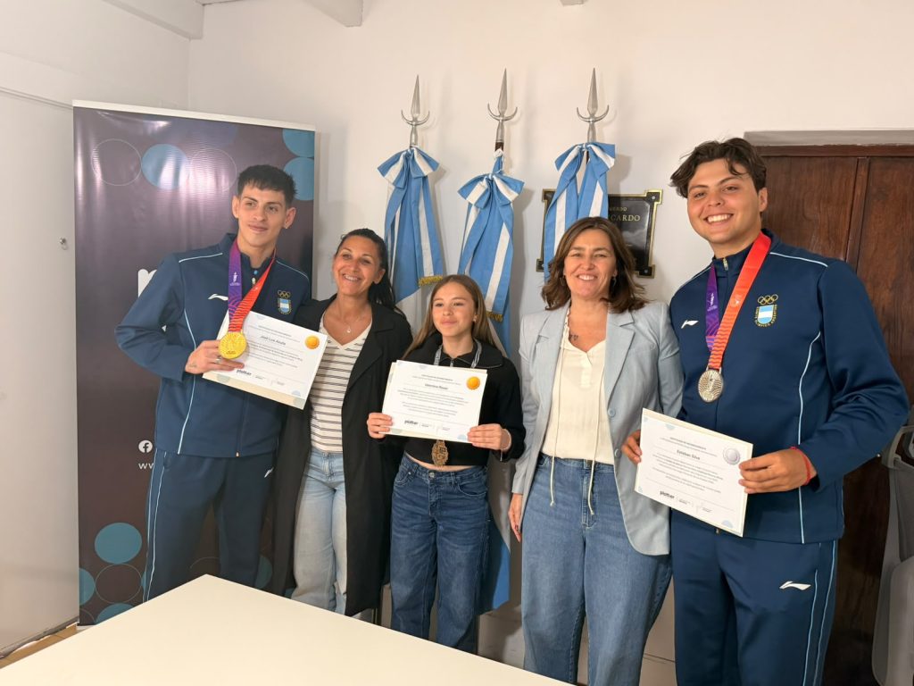 Plottier distinguió a tres deportistas por sus logros en competencias sudamericanas