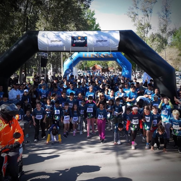 Una carrera en Plottier sumó circuitos infantiles y participación con mascotas