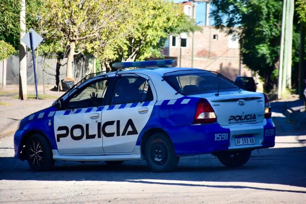 Un hombre recibió un disparo en la cabeza mientras manejaba por Centenario